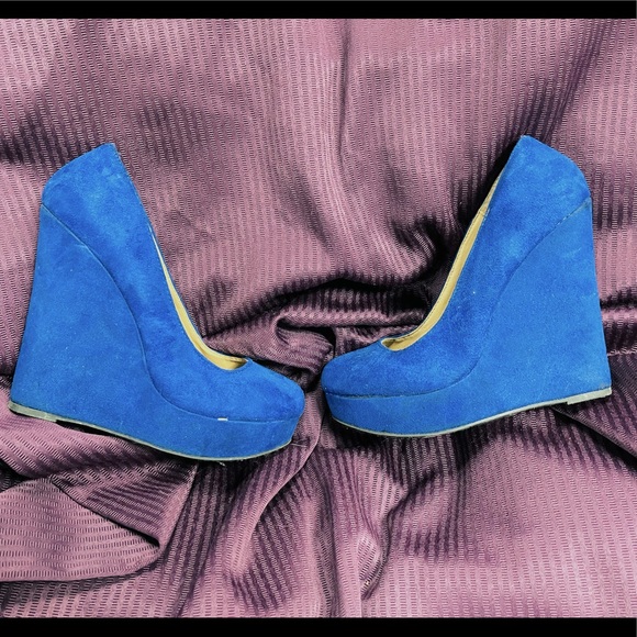 Dollhouse Shoes - ➡️ BOGO ⬅️ 💙 DOLLHOUSE Vivid Blue Suede closed toe Wedges/ Used